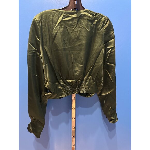 Emerald Satin-Like Wrap Top By Spring + Mercer XL - Picture 3 of 4